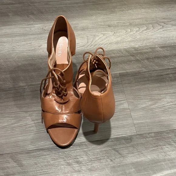 Heels - Picture 3 of 4